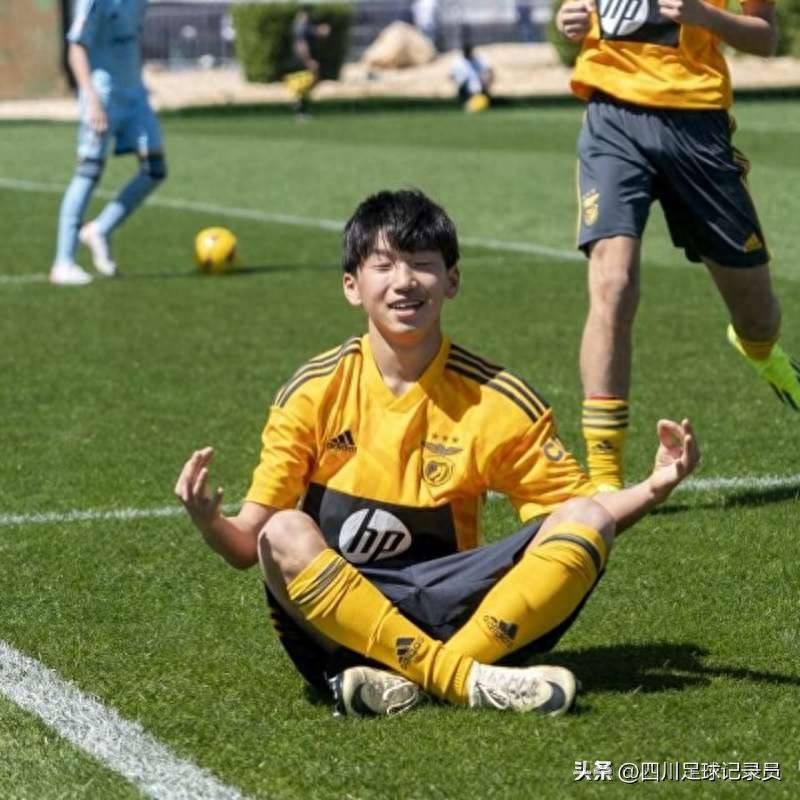 葡萄牙教练鼓励国内年轻球员锻炼技术(葡萄牙教练鼓励国内年轻球员锻炼技术的视频)