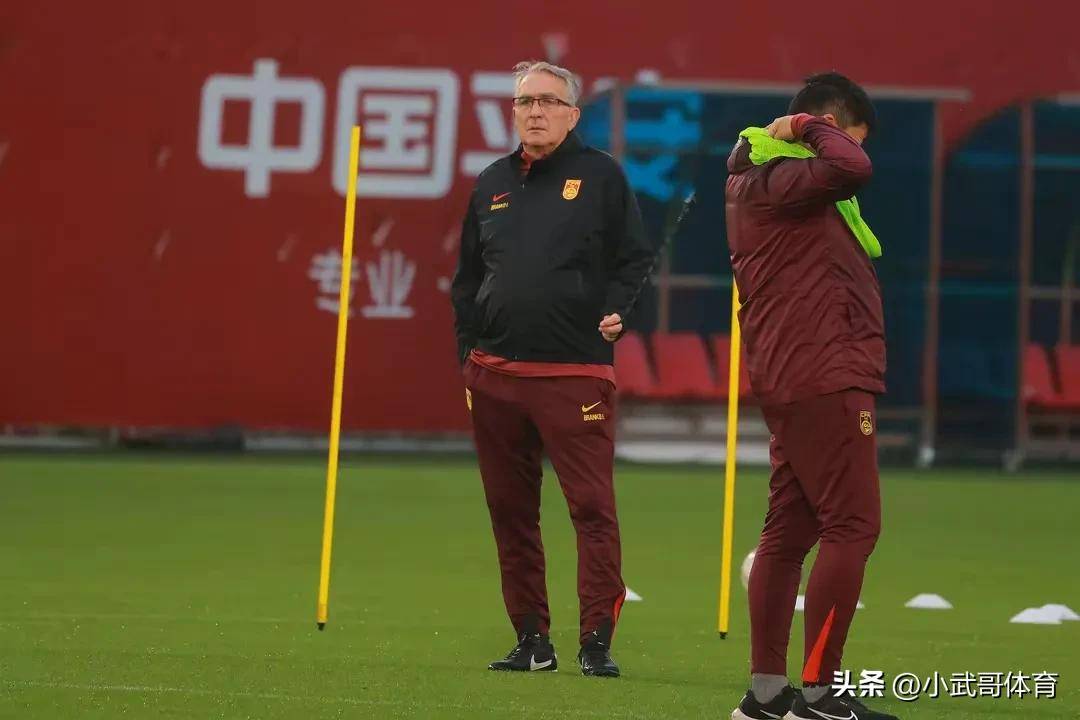 爱游戏-包含小家子气！国足100万欧难买到欧洲优秀教练，高洪波郑智才是明智选择的词条