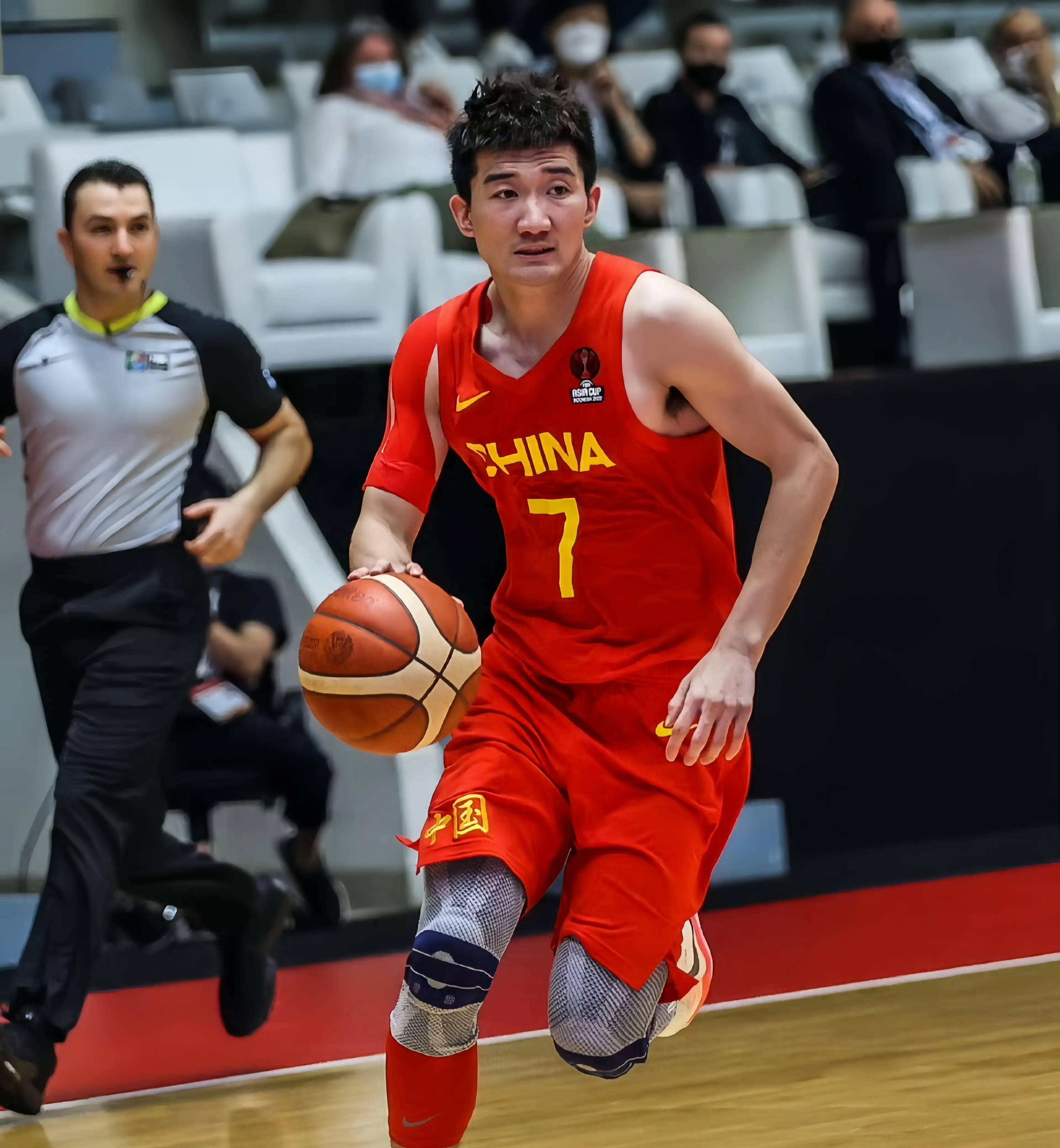爱游戏体育官方-难绷！中国男篮出现23次失误全队只有9次助攻