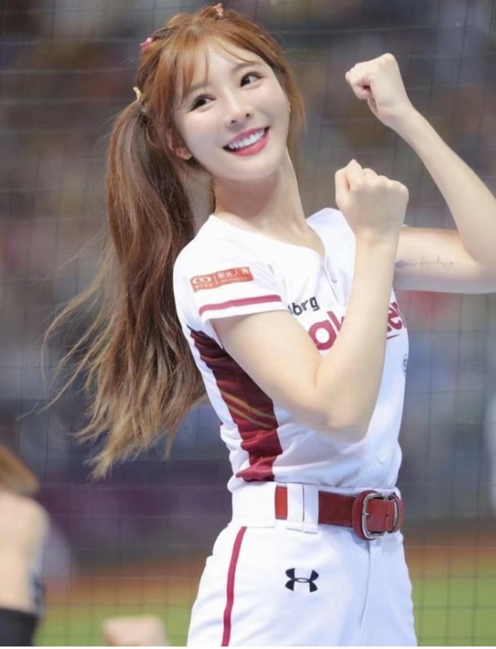 爱游戏体育官方-江苏啦啦队分享日常：听说你们更爱抽象的美女