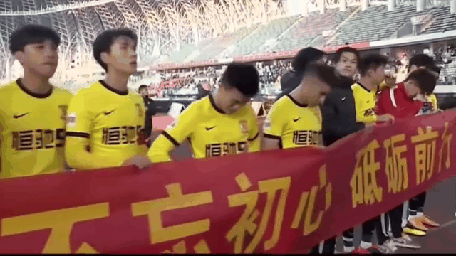 中超豪门争霸看点频现，球迷热情高涨的简单介绍